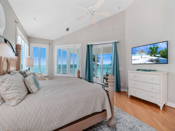 Luxurious 6-Bedroom Beachfront Residence Near Bonita Beach